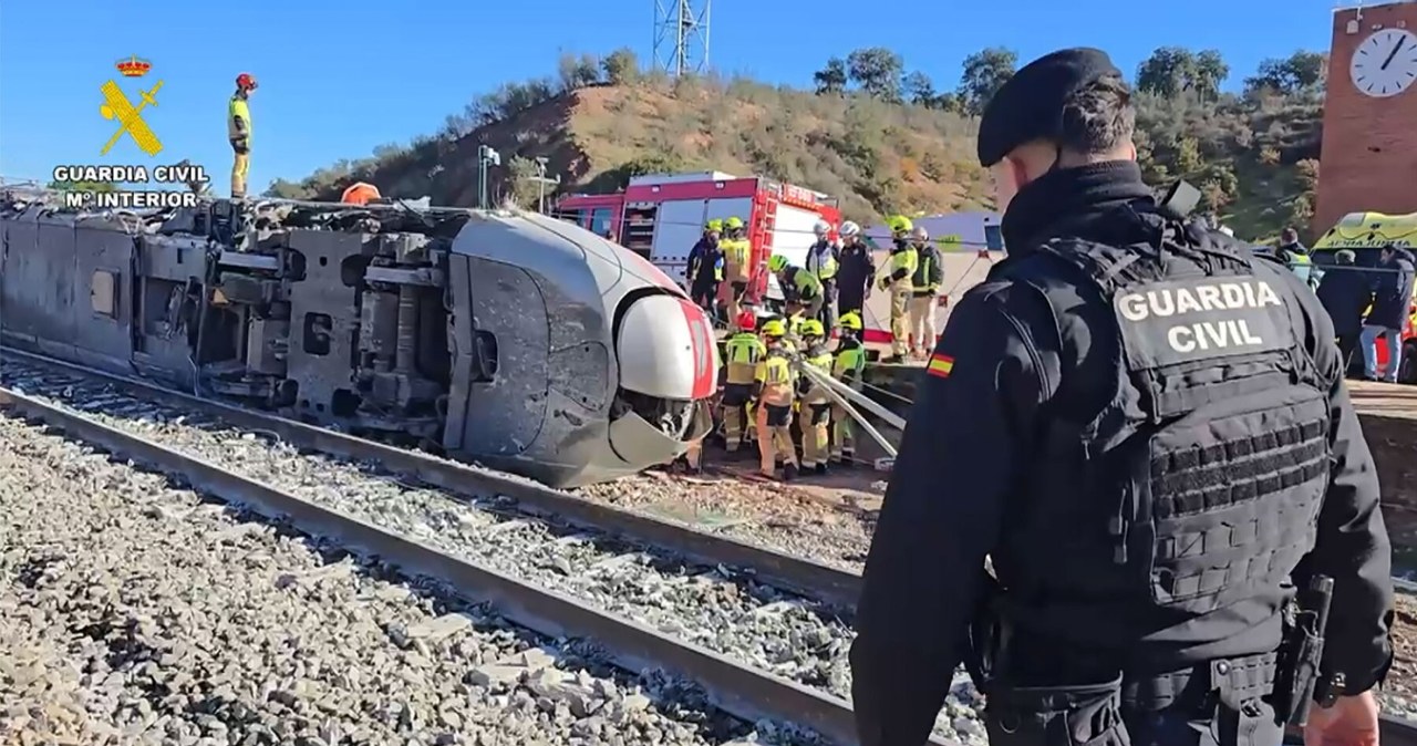 Katastrofa kolejowa w Hiszpanii. Wiele ofiar. Galeria