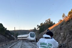 Katastrofa kolejowa w Hiszpanii. Wiele ofiar. Galeria