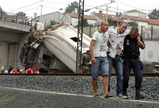 Katastrofa kolejowa w Hiszpanii /LA VOZ DE GALICIA    /PAP/EPA