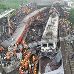 Katastrofa kolejowa w Indiach: Blisko 300 osób zginęło, ponad 900 rannych