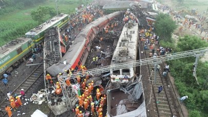 Katastrofa kolejowa w Indiach: Blisko 300 osób zginęło, ponad 900 rannych
