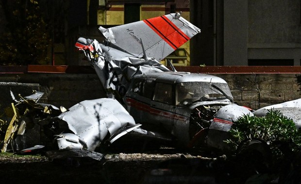 Katastrofa lotnicza koło Paryża. Samolot uderzył w blok