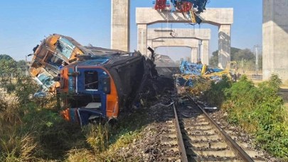 Katastrofa na kolei. Dźwig spadł na wagon, wiele ofiar