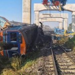 Katastrofa na kolei. Dźwig spadł na wagony, wiele ofiar