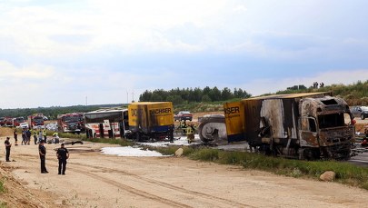 Katastrofa na krajowej "1" w Bogusławicach: Jest zarzut dla kierowcy cysterny. "Zauważył w lusterku, że coś się dzieje z jego autem"