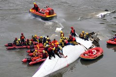 Katastrofa samolotu w Tajwanie. Maszyna runęła do rzeki