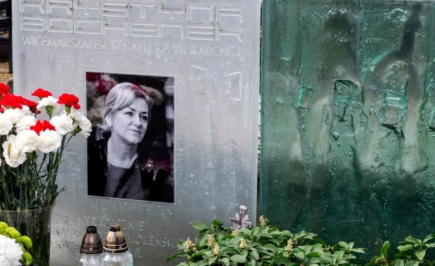 Katastrofa smoleńska. Ekshumowano Krystynę Bochenek - mimo sprzeciwu rodziny