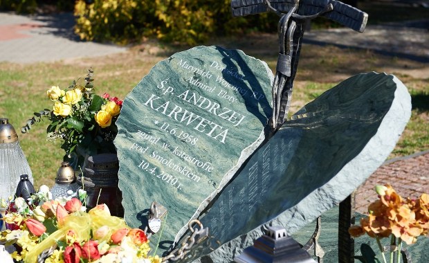 Katastrofa smoleńska: Szczątki kilku osób w trumnie admirała Andrzeja Karwety