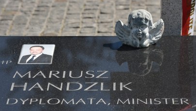 Katastrofa smoleńska: Wstępne wyniki badań wskazują, że w grobie Handzlika pochowano Nurowskiego
