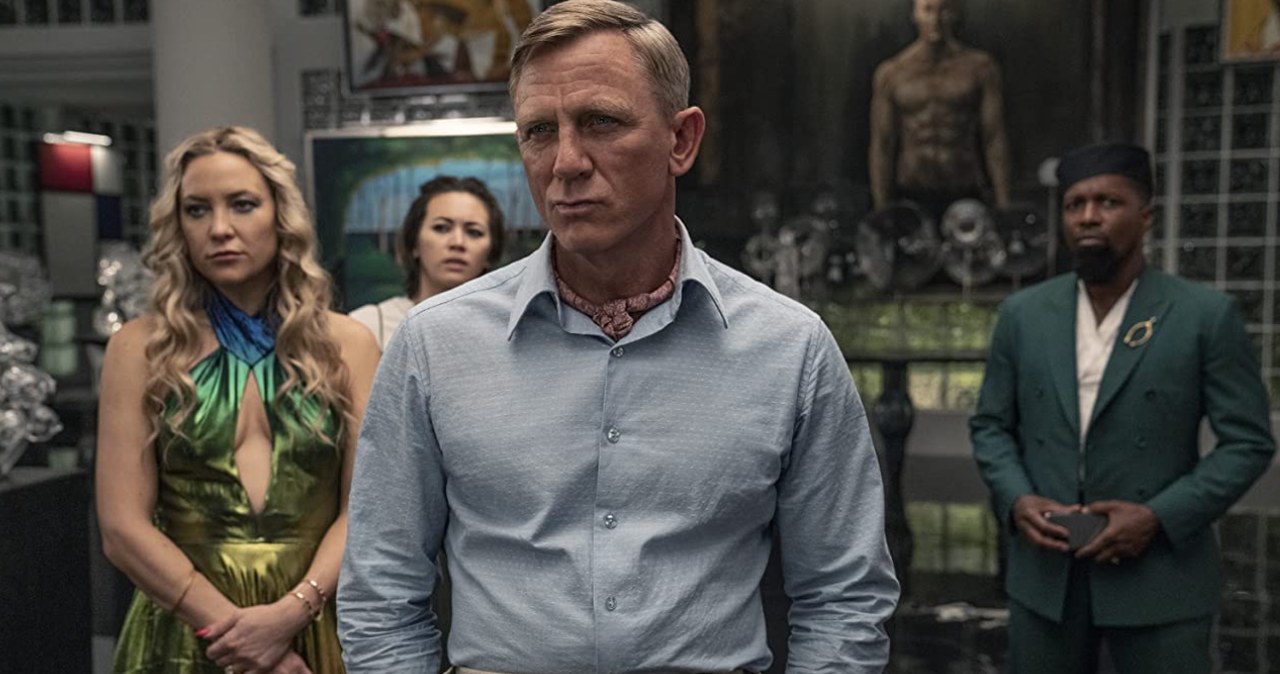 Kate Hudson, Daniel Craig, Leslie Odom Jr. i Jessica Henwick w filmie "Glass Onion". Film z serii "Na noże" /materiały prasowe