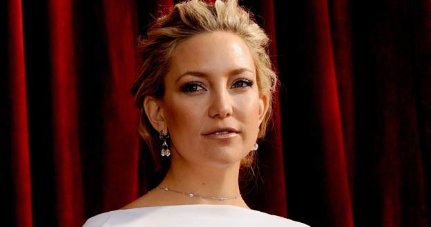 Kate Hudson w kwestii biżuterii stawia na subtelność / fot. Kevork Djansezian /Getty Images/Flash Press Media