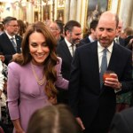Kate i William oddają hołd królowej Elżbiecie II. Niezwykły "toast sokiem pomidorowym" zaskoczył wszystkich