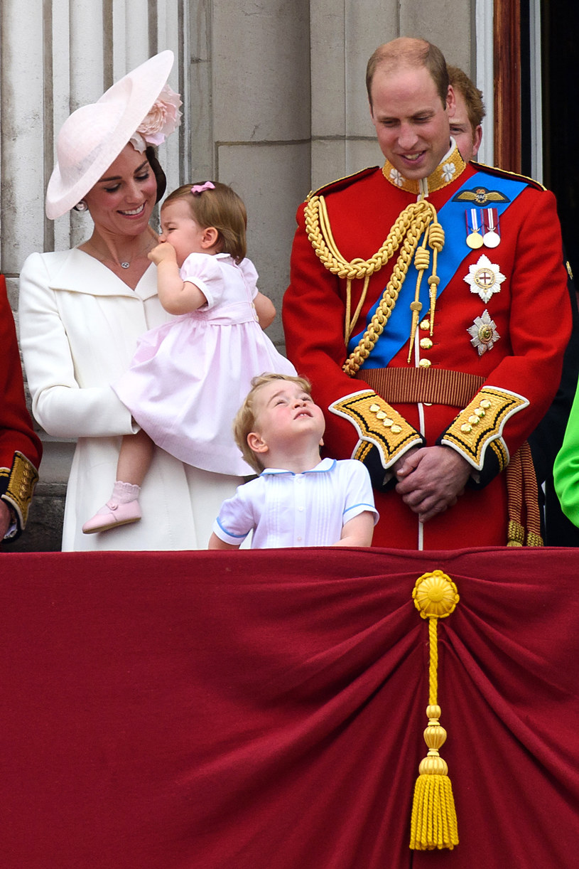 Kate i William z dziećmi /Ben A. Pruchnie /Getty Images