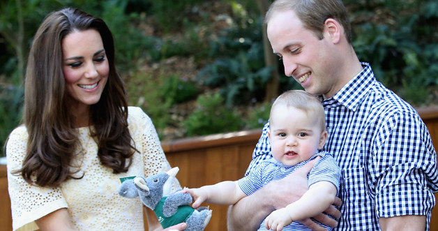 Kate Middleton i książę William z synkiem /Chris Jackson /Getty Images