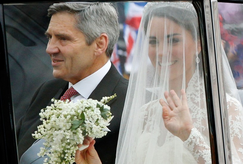 Kate Middleton wraz z ojcem w drodze na swój ślub /Getty Images