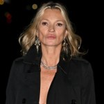 Kate Moss przyciąga uwagę na London Fashion Week w trenczu Burberry