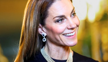 Kate olśniła na świątecznym obiedzie. Uczesała się identycznie jak córka