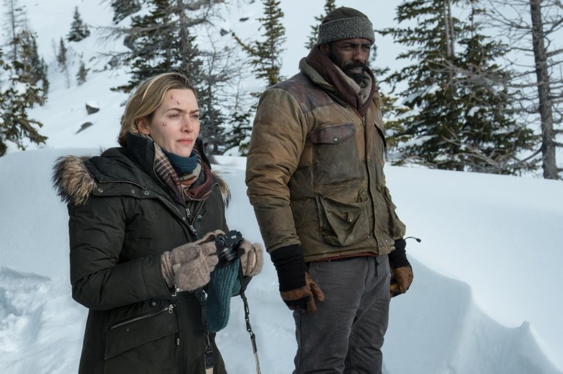 Kate Winslet i Idris Elba grają główne role w "Pomiędzy nami góry" /materiały prasowe
