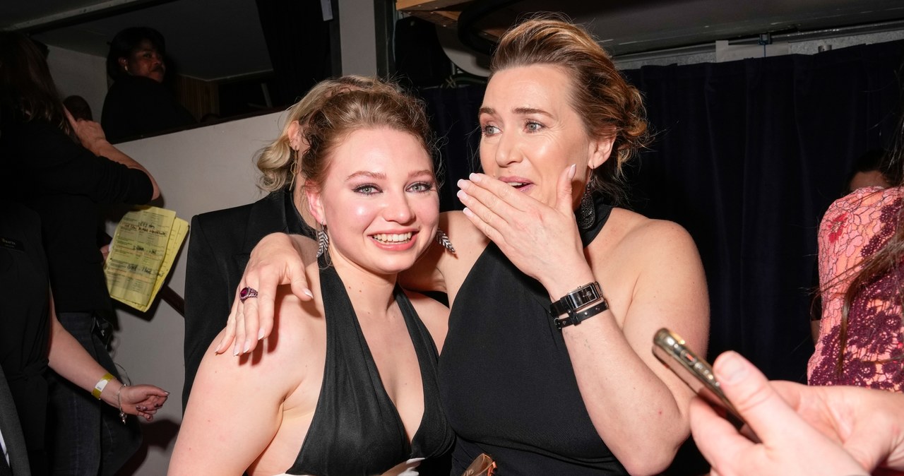 Kate Winslet i Mia Threapleton na rozdaniu nagród BAFTA. Podobne? -  pomponik.pl