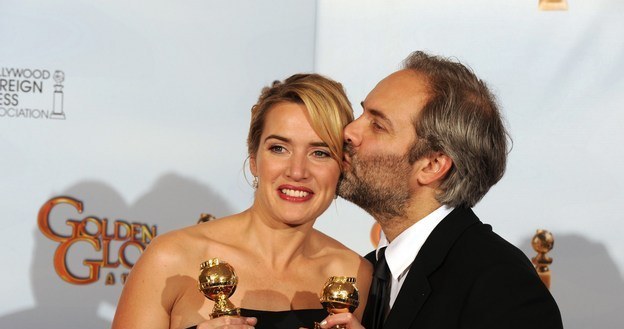 Kate Winslet i jej mąż, reżyser filmowy Sam Mendes podczas 66. ceremonii rozdania Złotych Globów w 2009 roku /AFP PHOTO / Jewel SAMAD /AFP