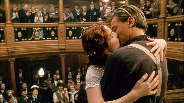 Kate Winslet i Leonardo DiCaprio w filmie "Titanic" /materiały dystrybutora