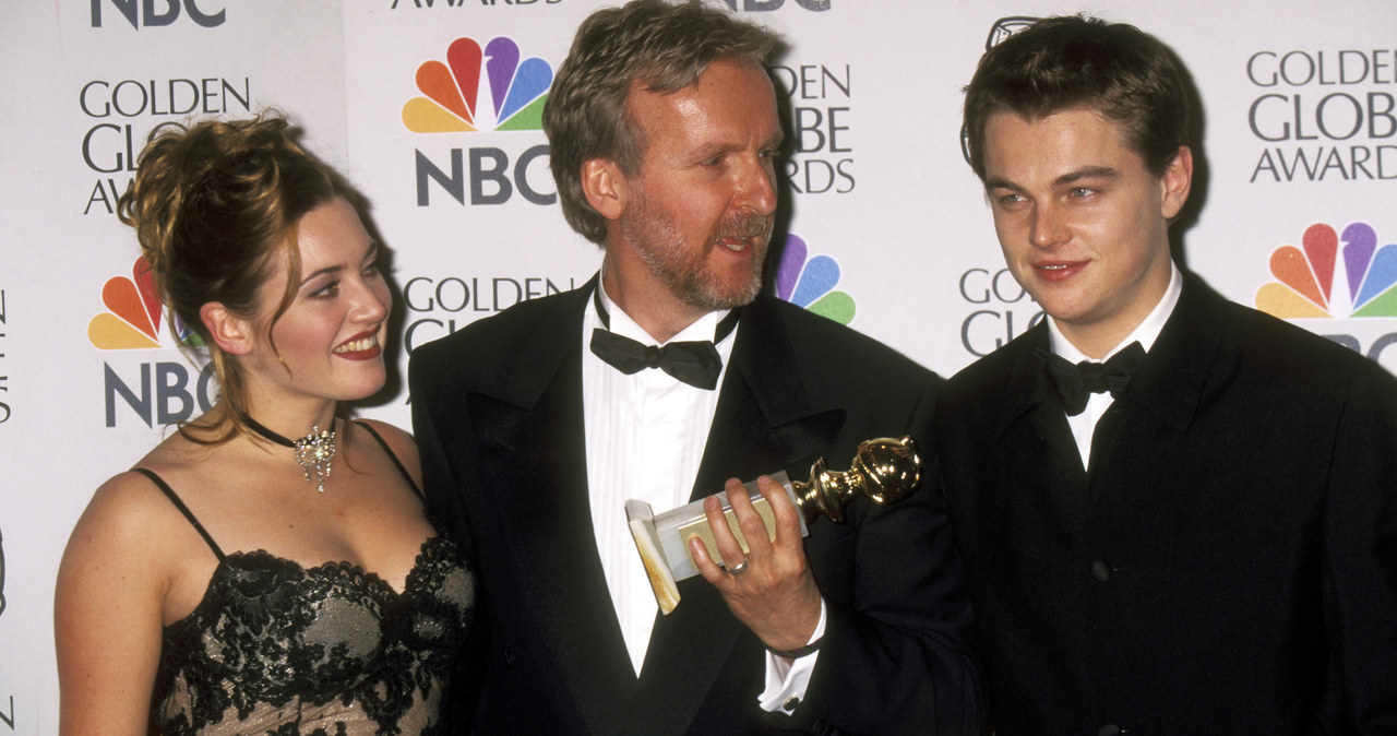 Kate Winslet, James Cameron i Leonardo DiCaprio na rozdaniu "Złotych Globów" 1998 roku / Ron Galella/Ron Galella Collection  /Getty Images