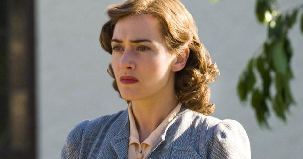 Kate Winslet w filmie "Mildred Pirce" /The New York Times