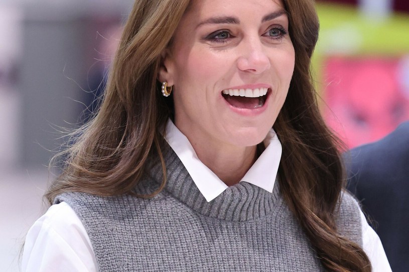 Kate zaskoczyła stylizacją. Zamiast eleganckiej marynarki wybrała kamizelkę. To hit sezonu