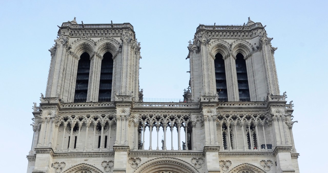 Katedra Notre Dame na archiwalnych zdjęciach