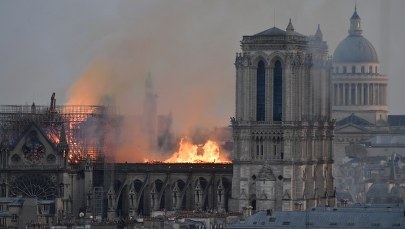 Katedra Notre Dame w ogniu