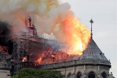 Katedra Notre Dame w ogniu