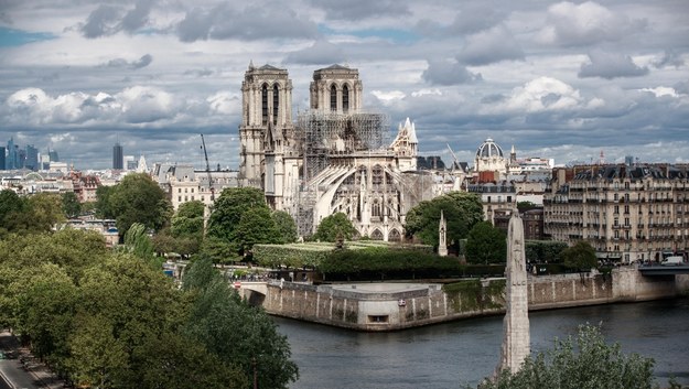 Katedra Notre Dame /CHRISTOPHE PETIT TESSON /PAP/EPA