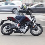 Kategoria B też pozwala jeździć motocyklami. Nie tylko z silnikami 125