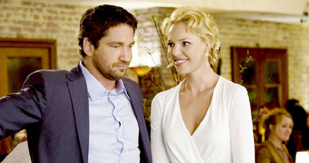 Katherine Heigl (P) i zakłopotany Gerard Butler (L) /materiały dystrybutora