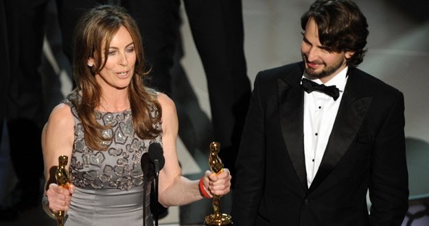 Kathryn Bigelow z Oscarami za najlepszą reżyserię i film oraz Mark Boal nagrodzony za scenariusz /AFP