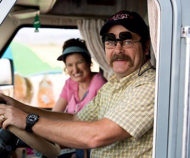 Kathryn Hahn i Nick Offerman w scenie z filmu "Millerowie"