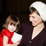 Katie Holmes broni obcasów córki