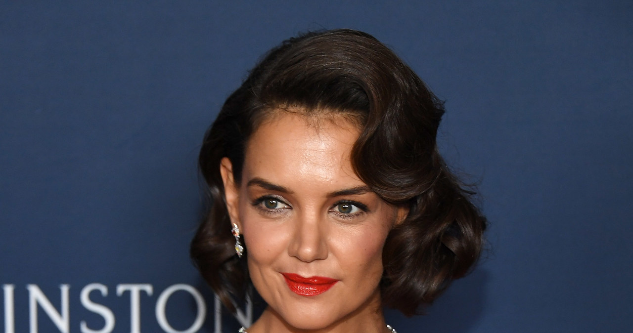 Katie Holmes ma wyraźnie zaokrąglony brzuszek /Nicholas Hunt /Getty Images