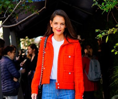 Katie Holmes: Macierzyństwo i kaszmirowy biustonosz