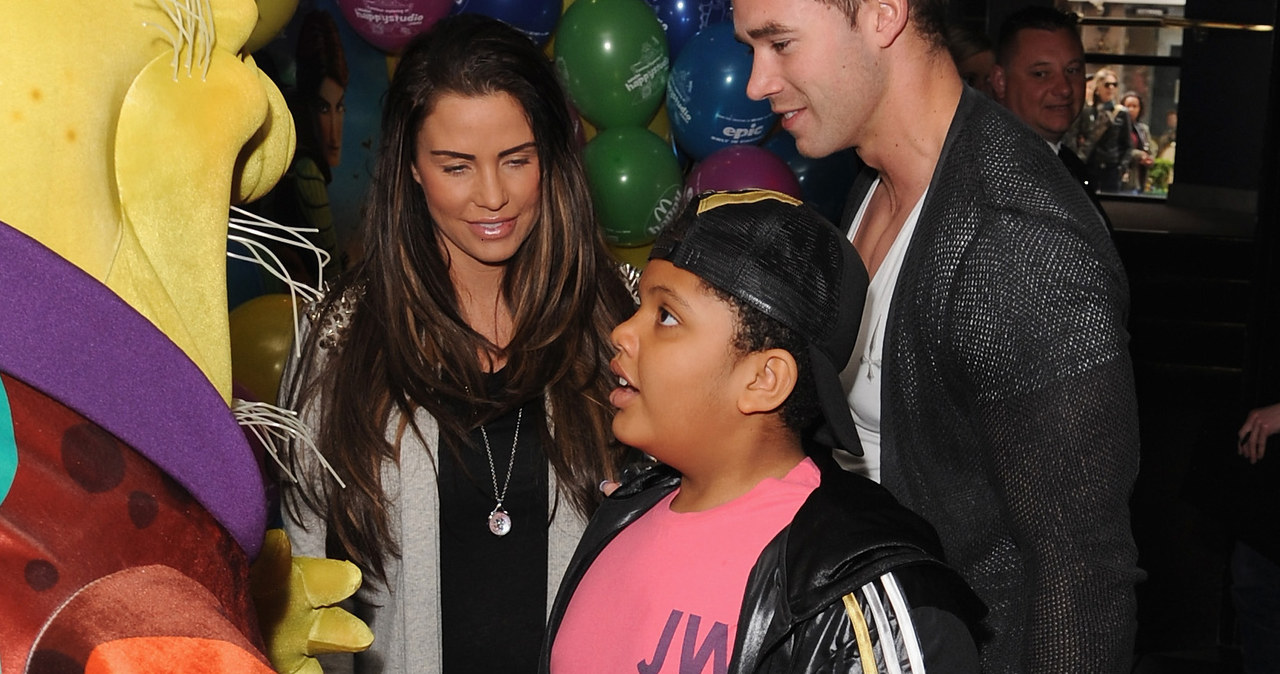 Katie Price z synem Harveyem i obecnym mężem /Eamonn M. McCormack /Getty Images