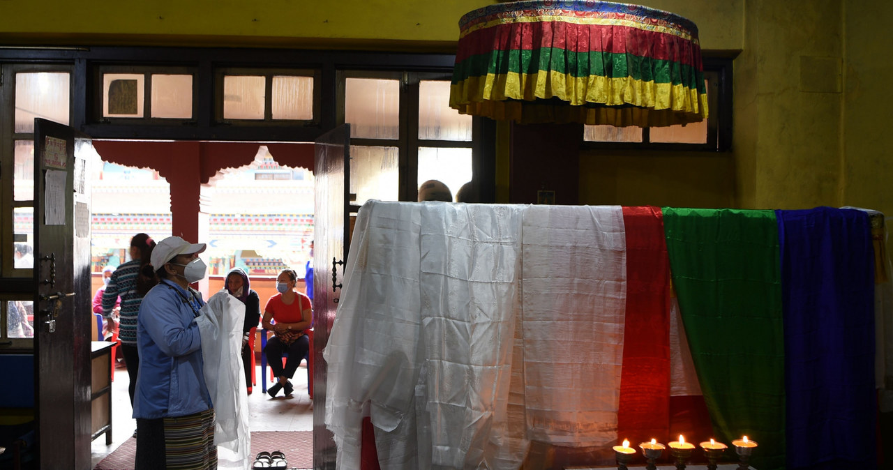 Katmandu, czuwanie przy zwłokach zmarłego w poniedziałek Anga Rity /PRAKASH MATHEMA/AFP /East News