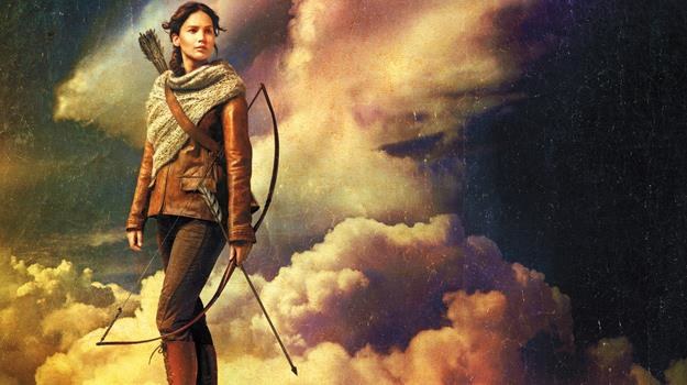 Katniss Everdeen (Jennifer Lawrence) powraca w filmie o podtytule "W pierścieniu ognia" /materiały dystrybutora