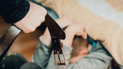 Katował jej syna, ona oglądała tv i jadła tosty. Wyrok dla zabójców 15-latka z Polski