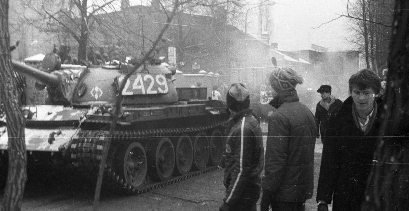 Katowice, 16.12.1981, pacyfikacja strajku w KWK "Wujek" /Agencja FORUM