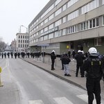 Katowice: Burdy przed siedzibą KHW. Górnicy próbowali wedrzeć się do budynku