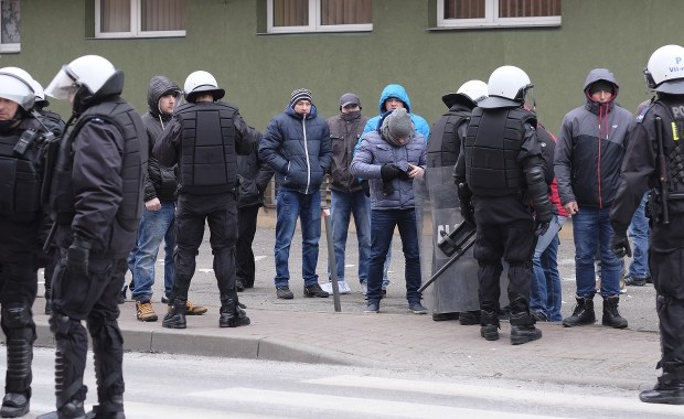 Katowice: Burdy przed siedzibą KHW. Policja zatrzymała dziewięć osób