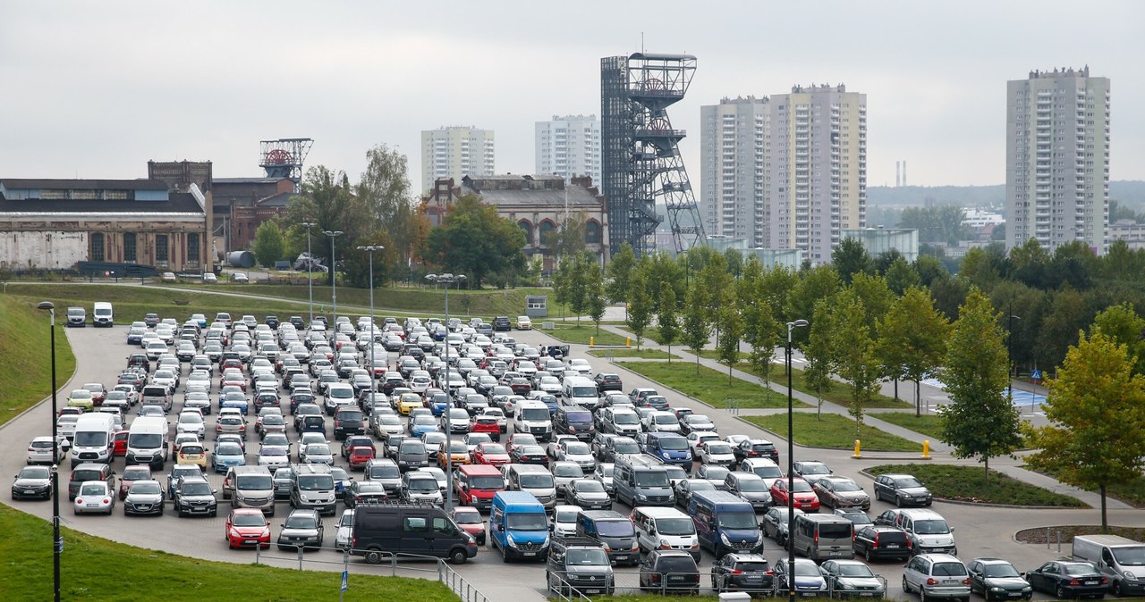 Katowice obniżają ceny parkingów w Strefie Kultury /Tomasz Kawka /East News