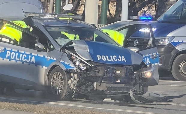 Katowice: Zderzenie radiowozu i osobówki