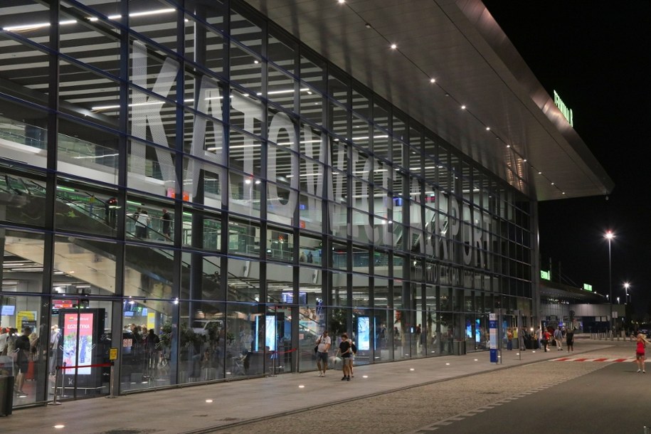 Katowickie lotnisko / tupungato /Shutterstock