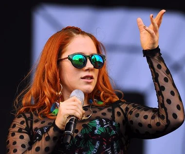 Katy B w żałobie